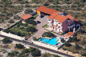 Гостиница Apartments Marinić  Примоштен